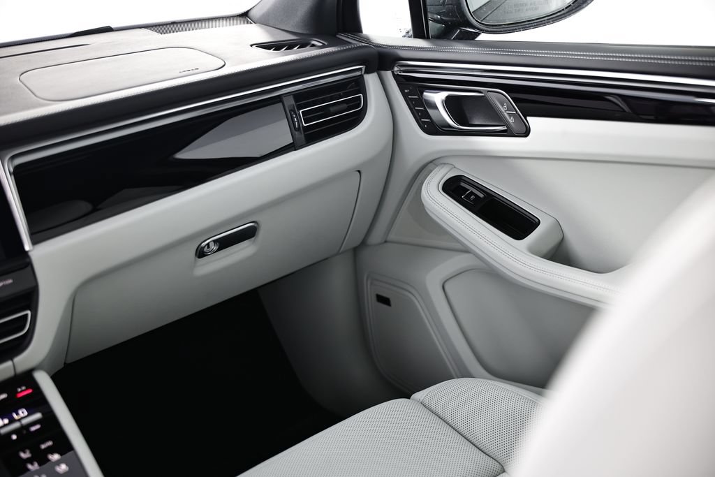 New 2026 Porsche Macan AWD/4WD image 31