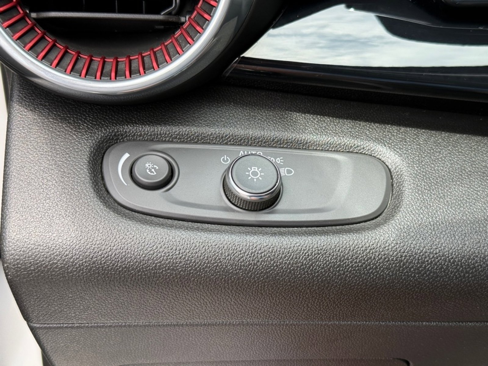 Used 2024 Chevrolet Trax RS w/ Driver Confidence Package image 33