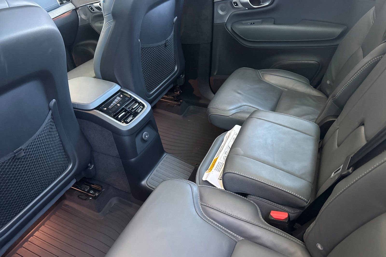 Used 2024 Volvo XC90 T8 Ultimate w/ Lounge Package AWD/4WD image 5