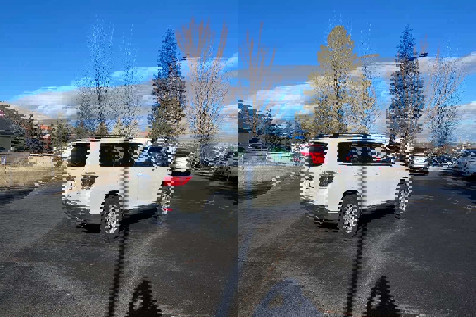 Used 2013 Toyota Highlander SE image 2