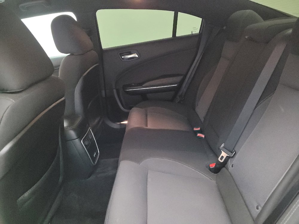 Used 2018 Dodge Charger SXT image 18