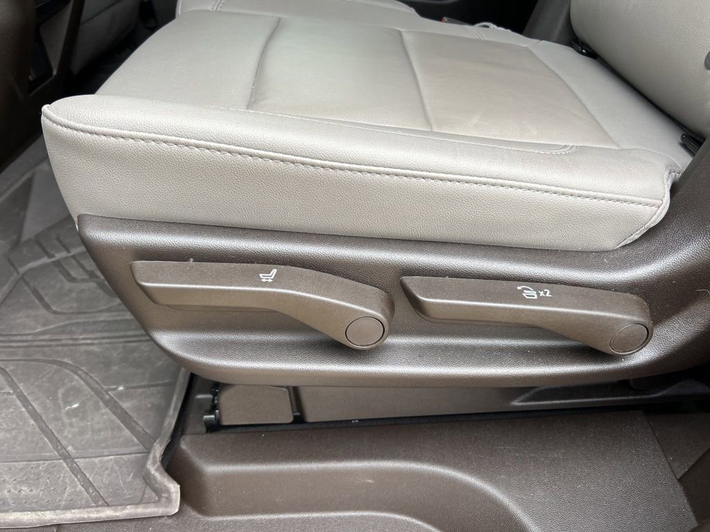 Used 2024 Chevrolet Tahoe LT w/ Luxury Package RWD image 12