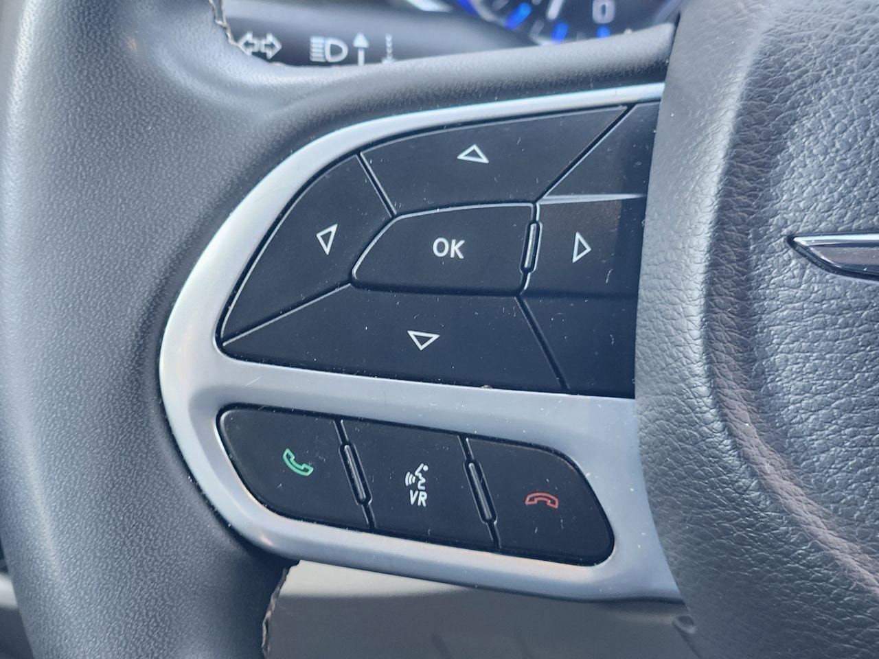 Used 2023 Chrysler Pacifica Touring-L FWD image 26