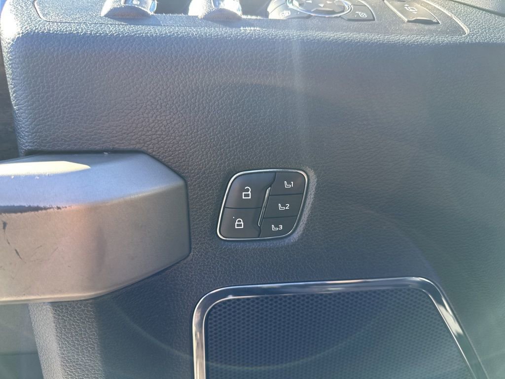 Used 2022 Ford F250 Lariat w/ Black Appearance Package image 11