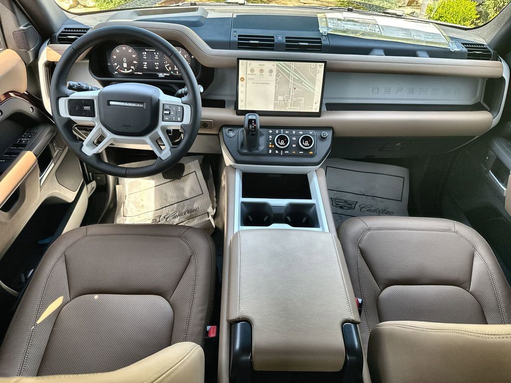 Used 2025 Land Rover Defender 130 X-Dynamic SE image 12