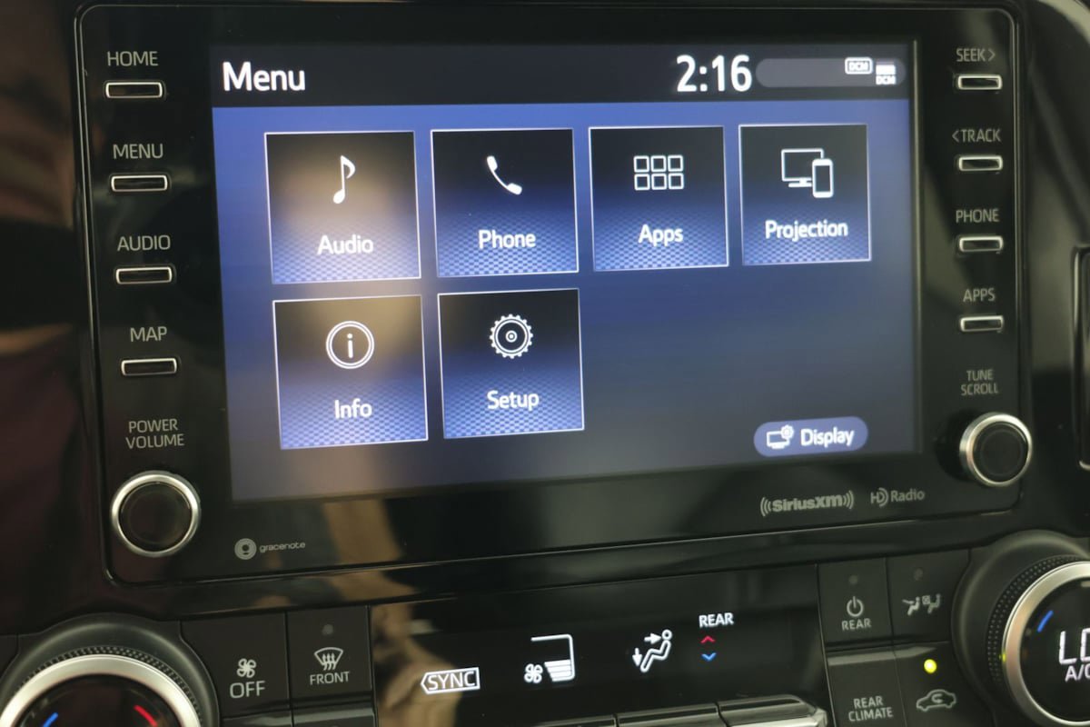 Used 2020 Toyota Highlander XLE FWD image 53