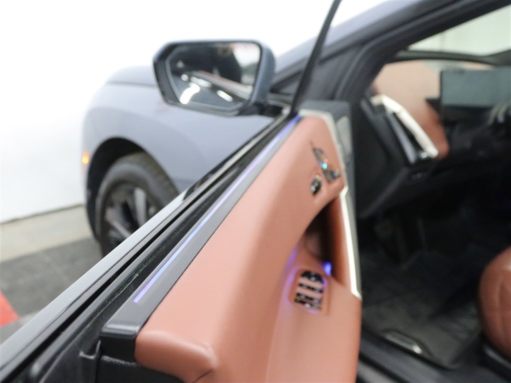 Used 2023 BMW iX M60 w/ Executive Package AWD/4WD image 18