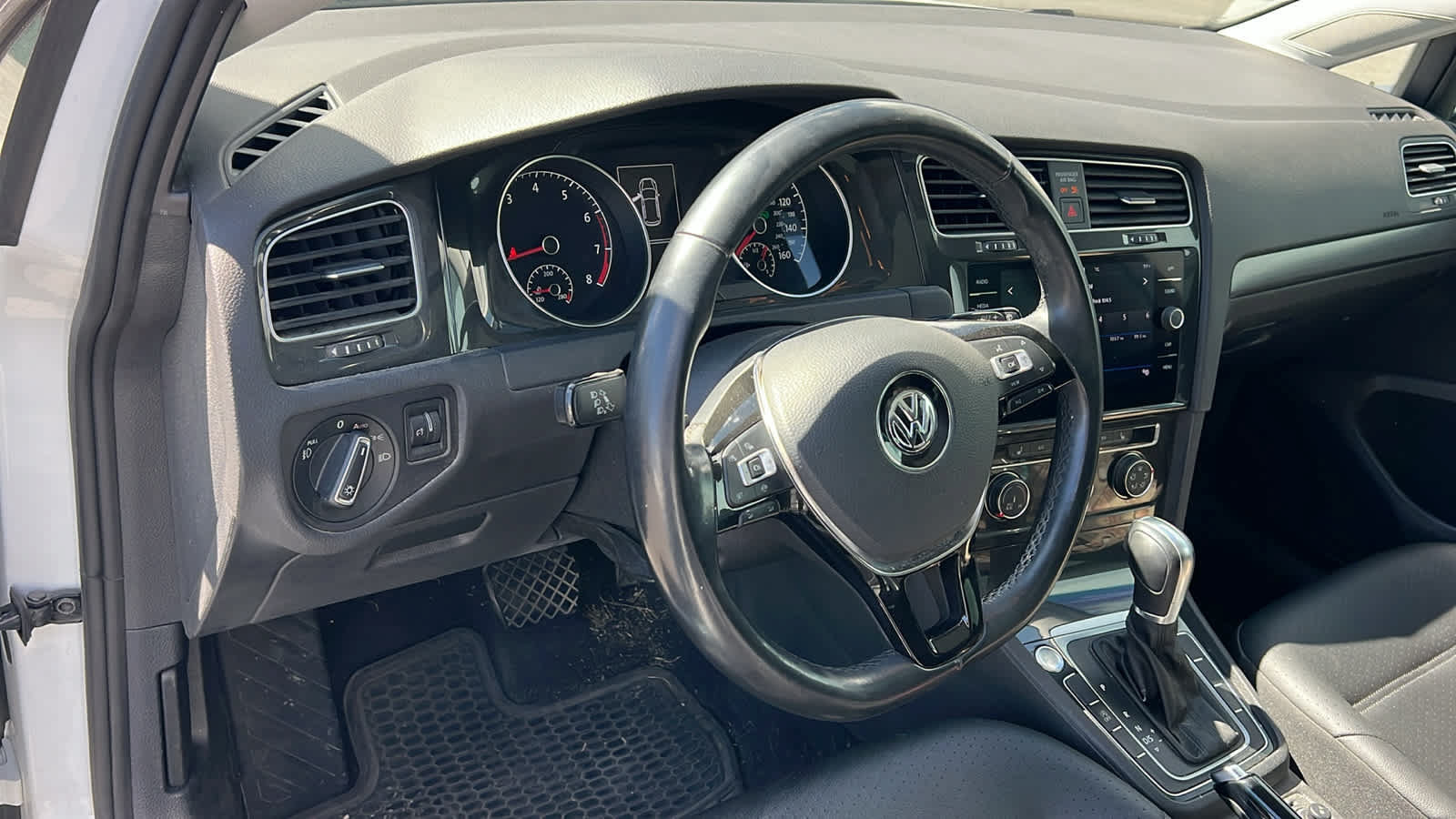 Used 2019 Volkswagen Golf SE FWD image 10