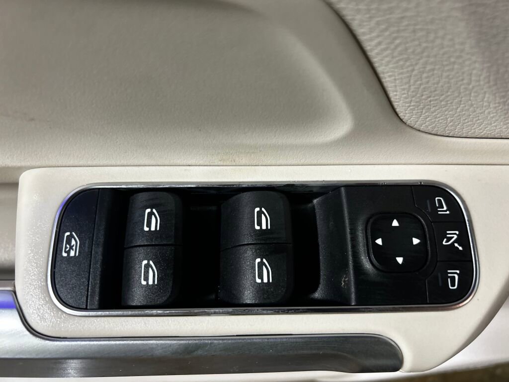 New 2026 Mercedes-Benz GLB 250 4MATIC image 7