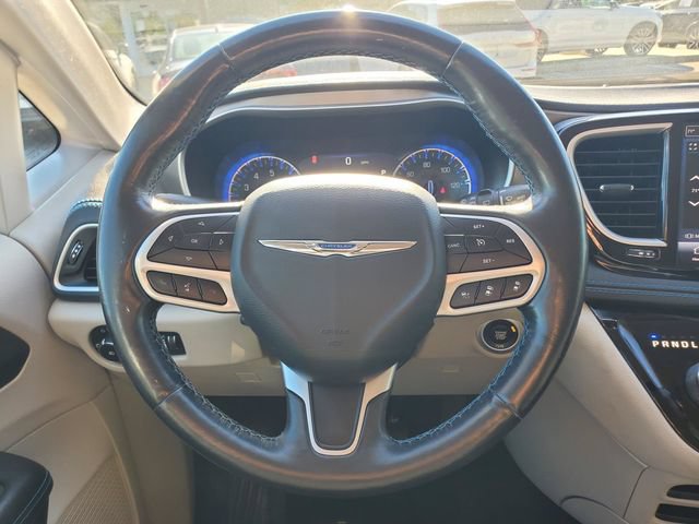 Used 2021 Chrysler Pacifica Touring w/ Cold Weather Group FWD image 27