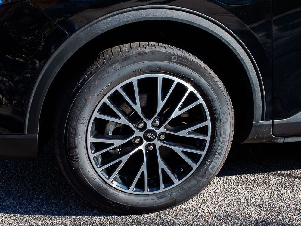 Used 2025 Ford Escape SE w/ PHEV Premium Package image 5