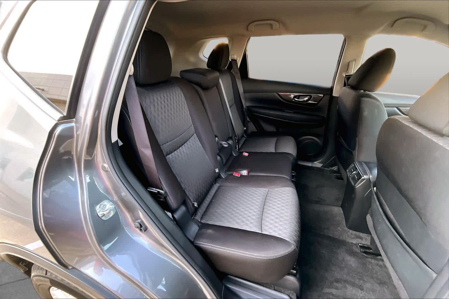 Used 2019 Nissan Rogue SV FWD image 18