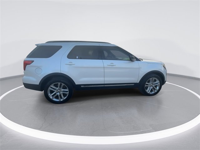Used 2017 Ford Explorer XLT w/ Equipment Group 202A image 9