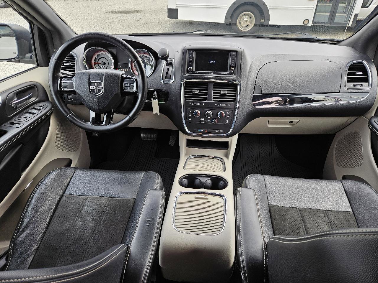 Used 2019 Dodge Grand Caravan SXT FWD image 38