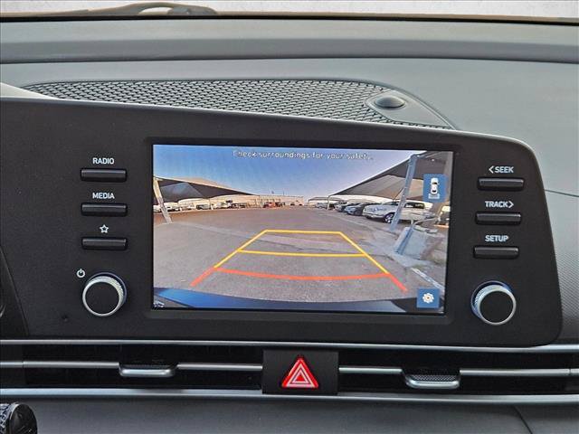 Used 2021 Hyundai Elantra SE FWD image 13
