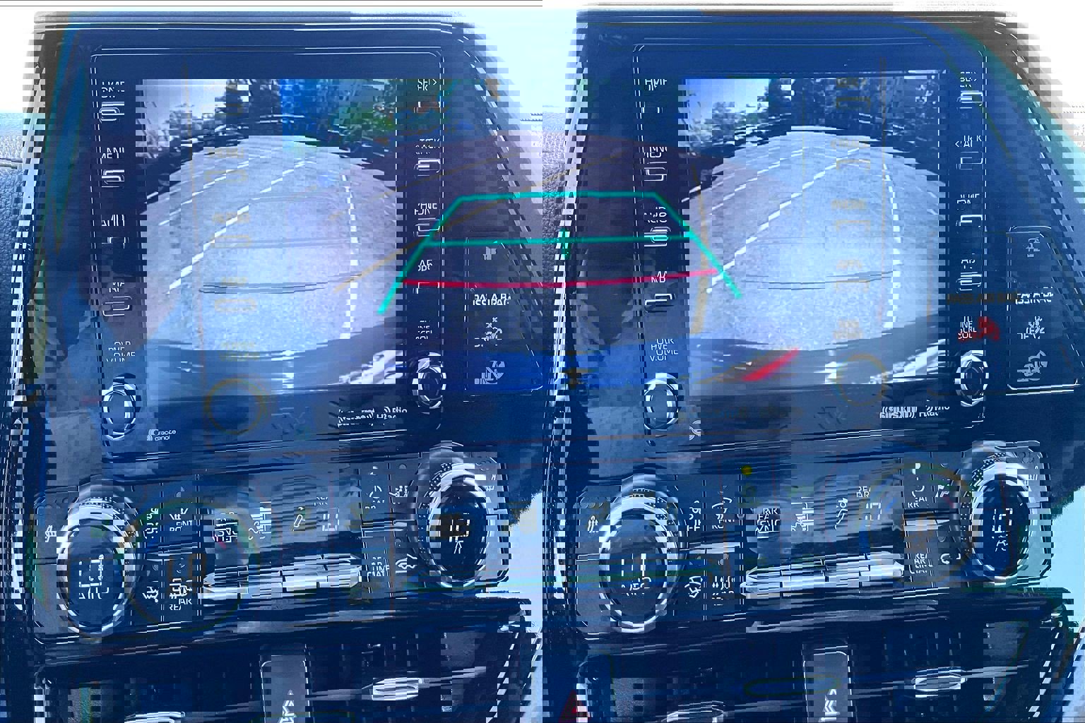 Used 2021 Toyota Highlander XLE image 20