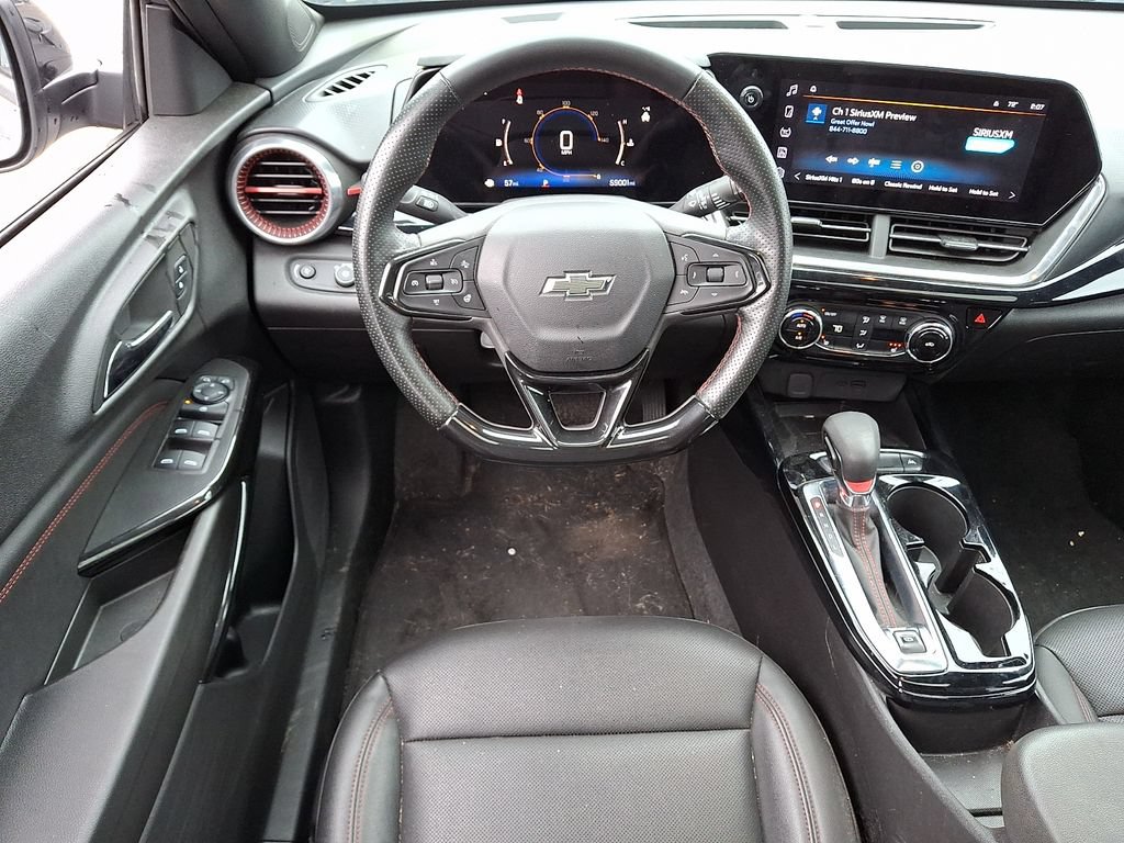 Used 2024 Chevrolet Trax RS w/ Sunroof Package FWD image 17