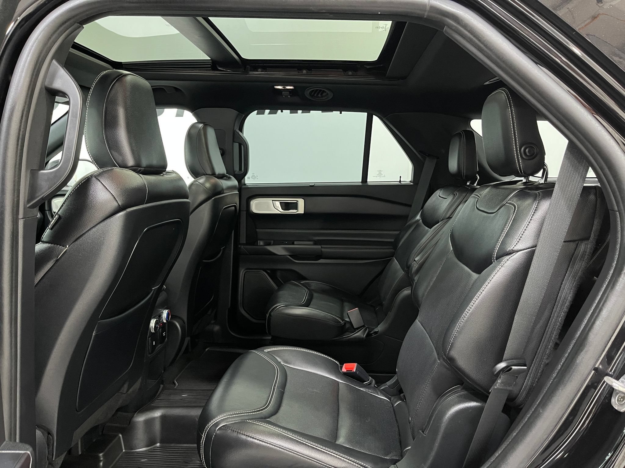 Used 2020 Ford Explorer ST w/ Premium Technology Package AWD/4WD image 30