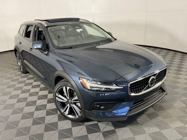 New 2026 Volvo V60 B5 Cross Country Plus w/ Protection Package Premier image 38