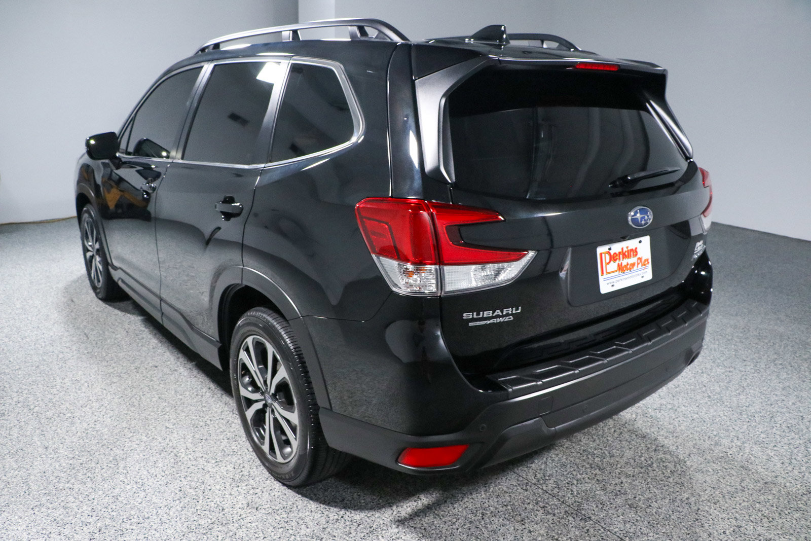 Used 2024 Subaru Forester Limited w/ Convenience Package image 9