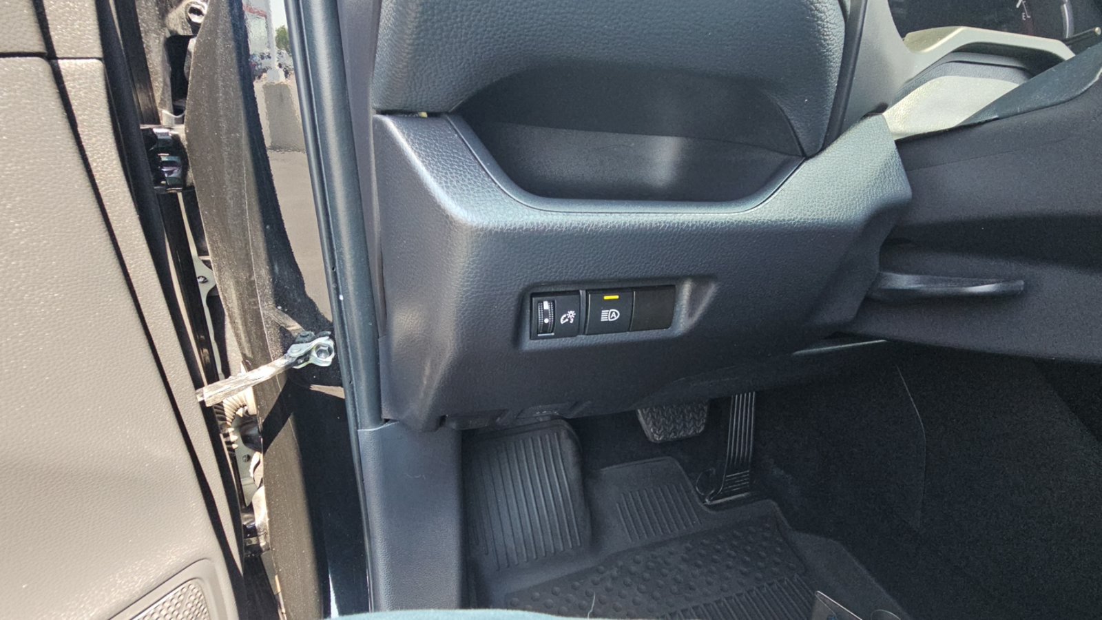 Certified 2025 Toyota RAV4 XLE AWD/4WD image 22