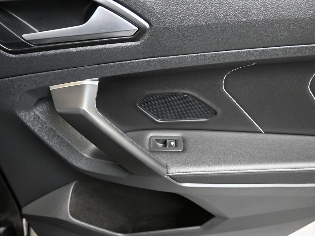 Used 2023 Volkswagen Tiguan SEL R-Line image 15