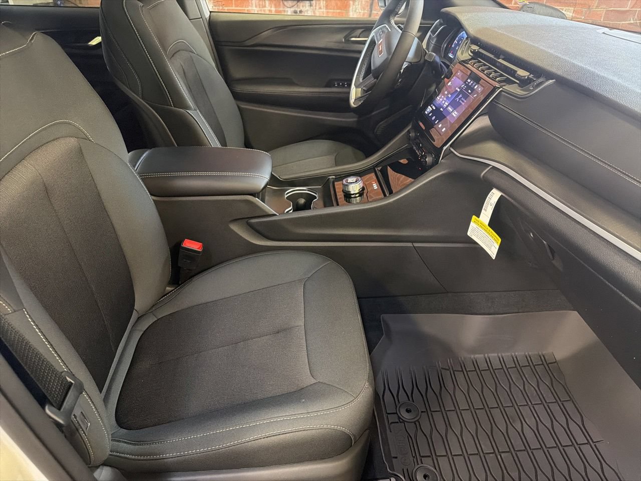 New 2026 Jeep Grand Cherokee Laredo AWD/4WD image 13