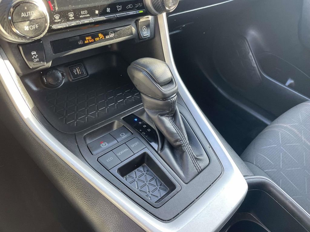 Used 2024 Toyota RAV4 XLE image 42