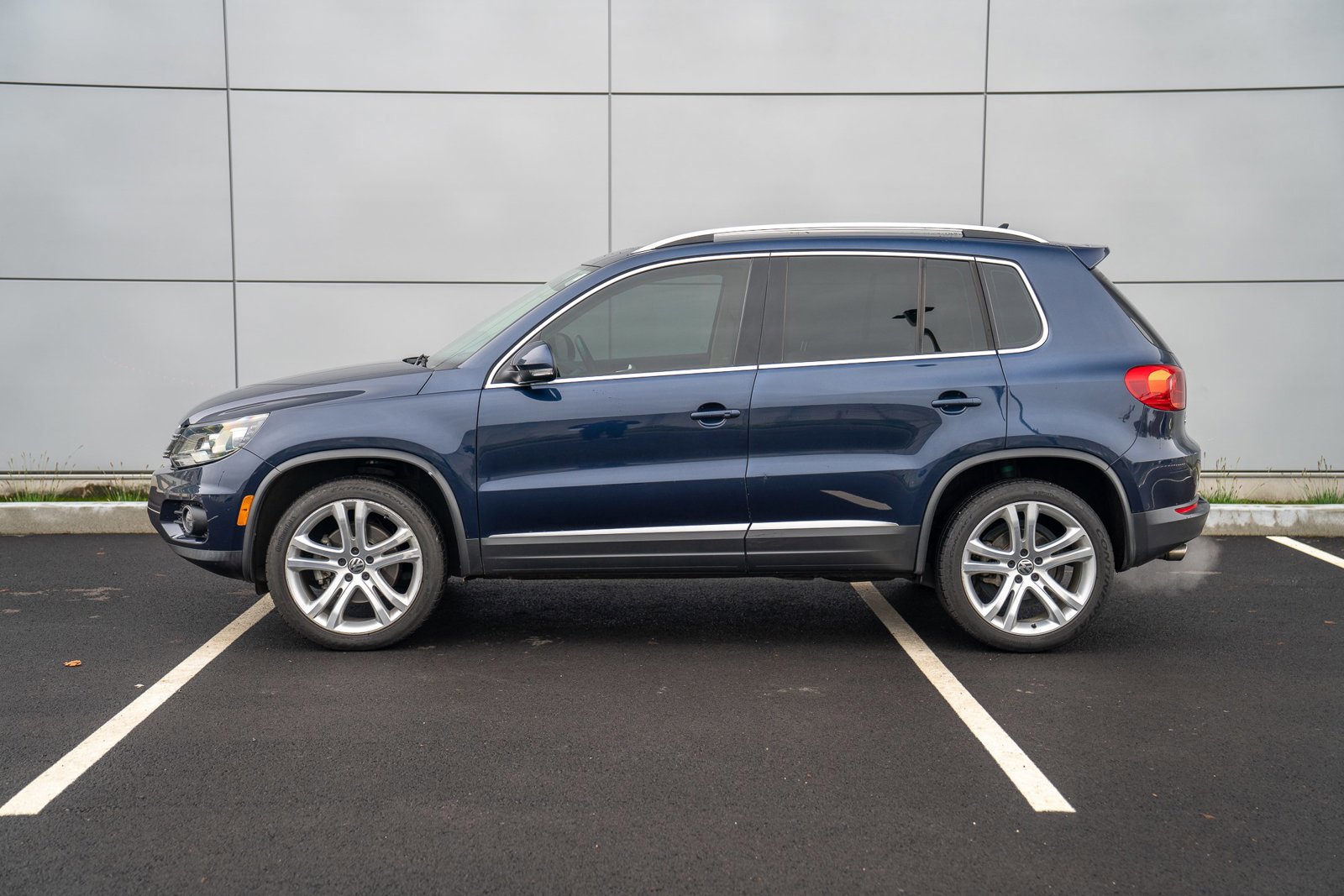 Used 2016 Volkswagen Tiguan SEL image 2