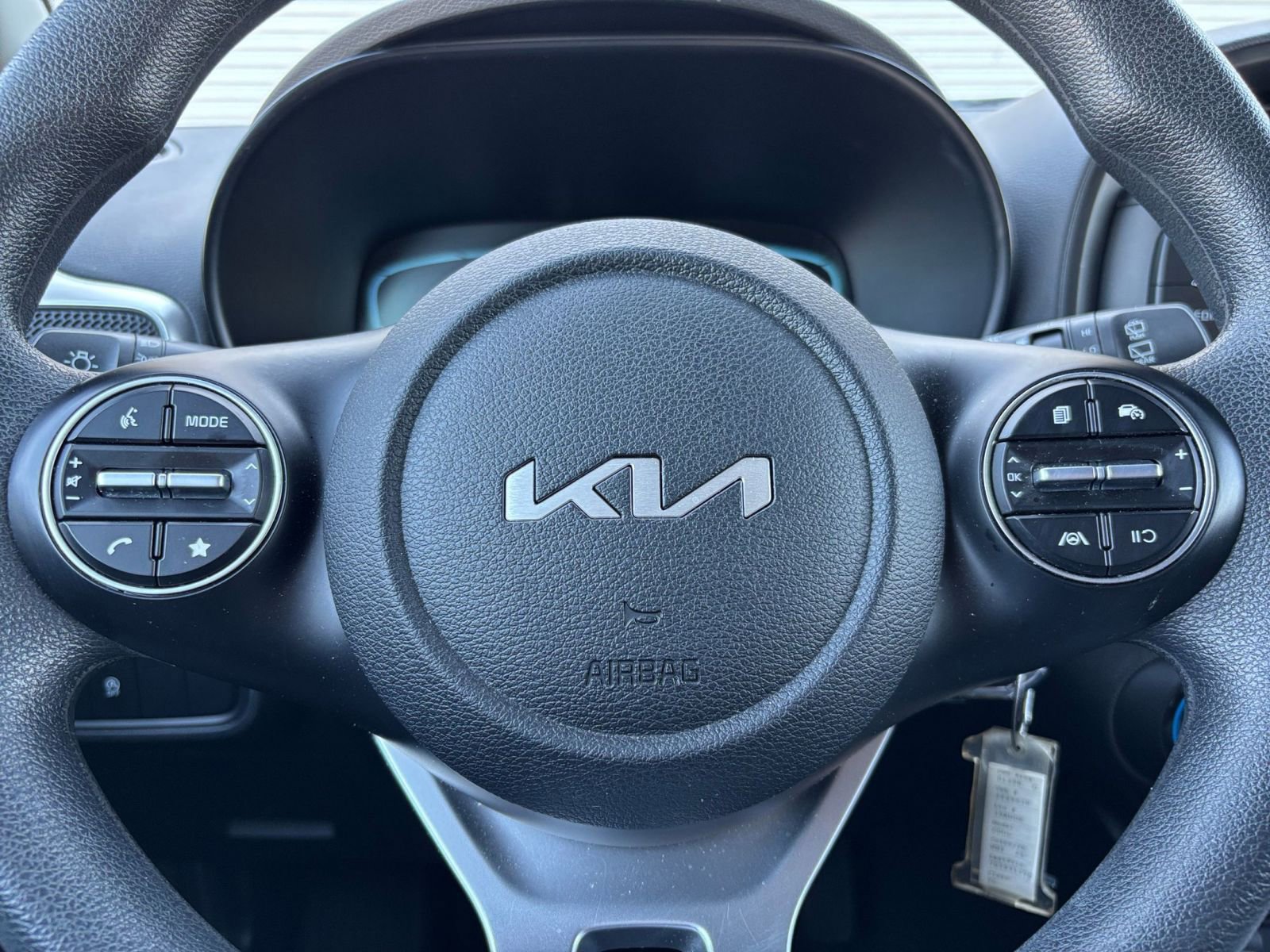 Used 2025 Kia Soul LX w/ LX Technology Package FWD image 25