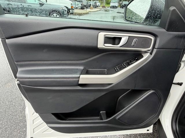Used 2022 Ford Explorer XLT w/ Equipment Group 202A AWD/4WD image 27