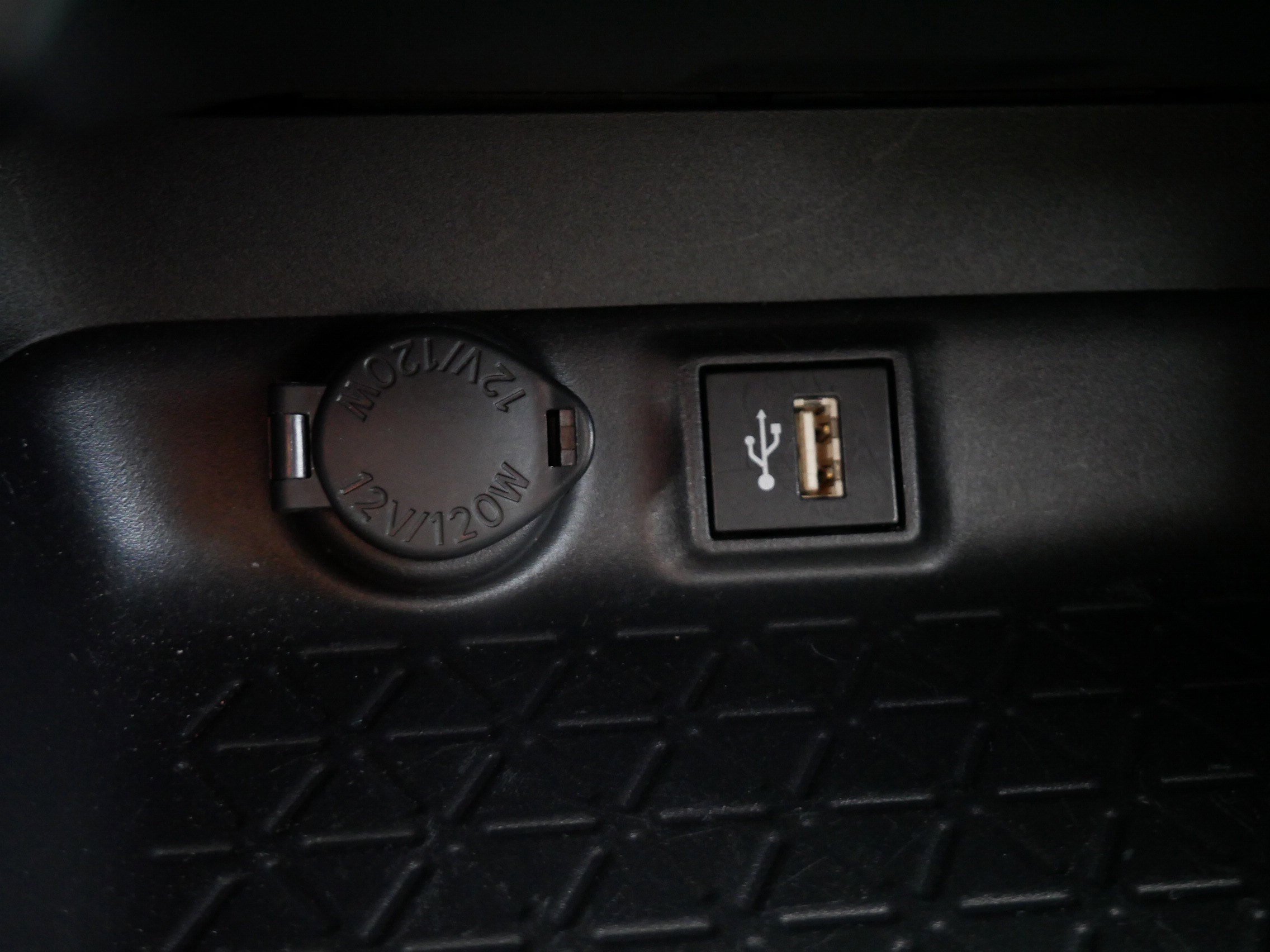 Certified 2025 Toyota RAV4 XLE FWD image 29