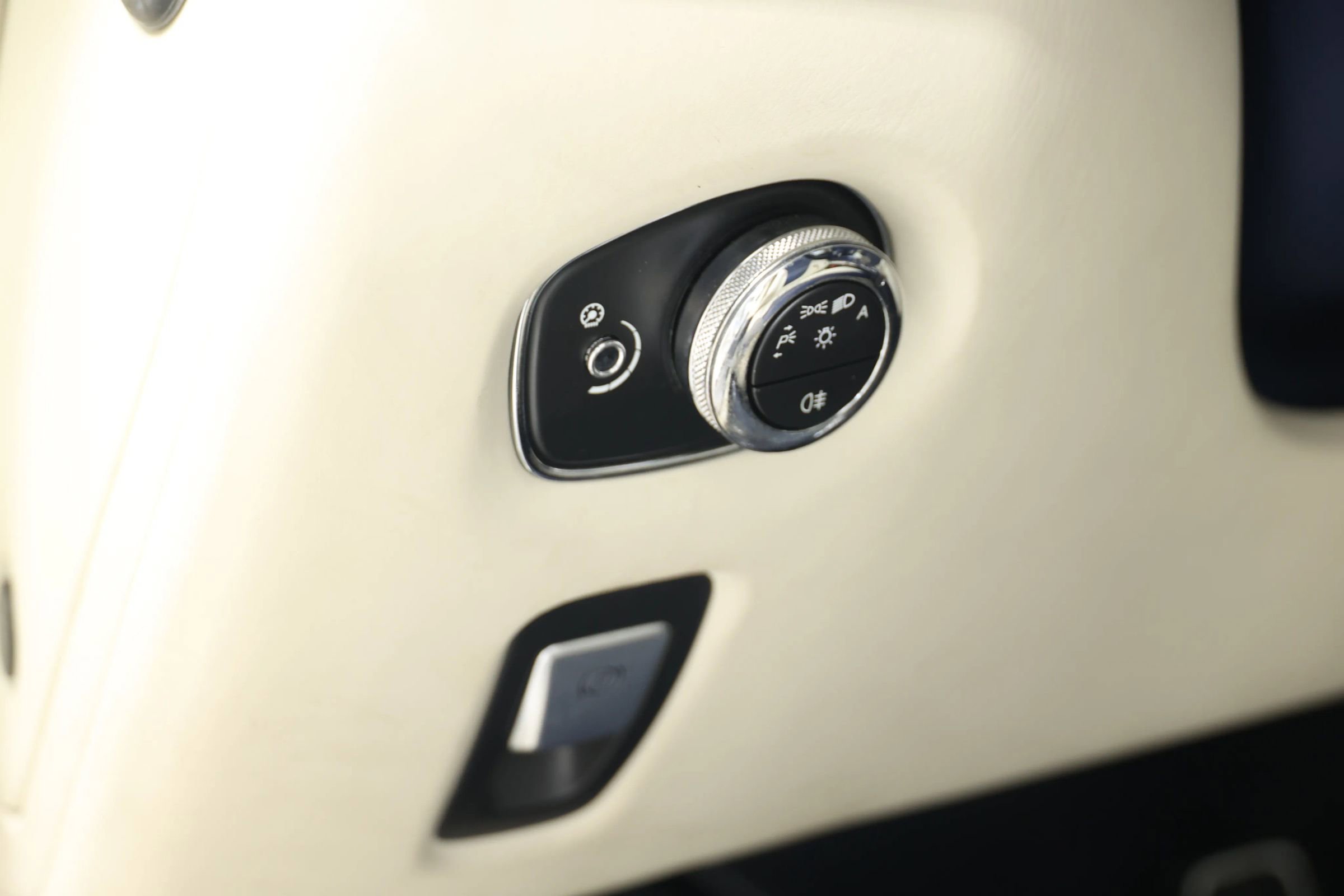 Used 2017 Aston Martin DB11 V12 image 27