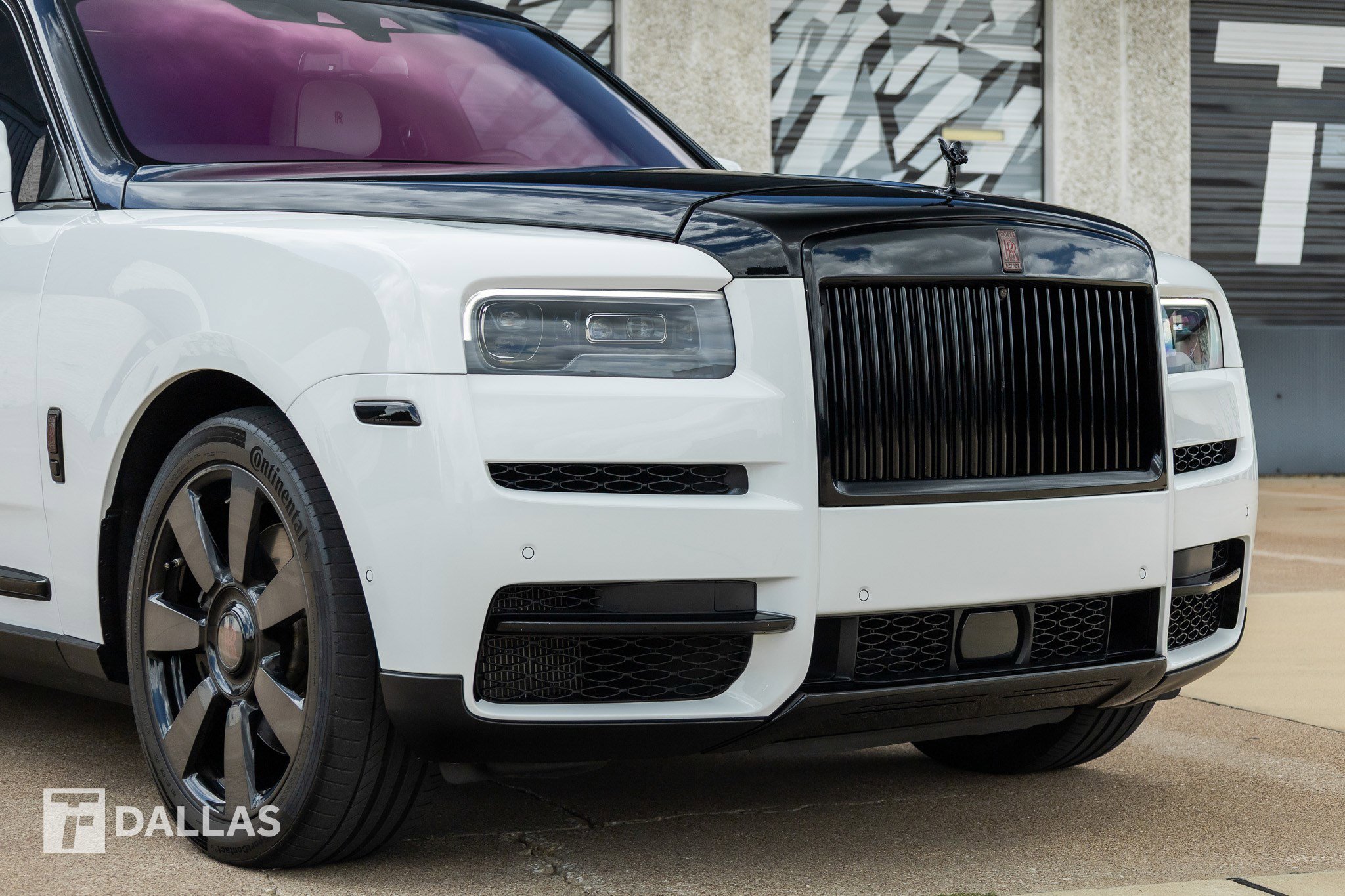 Used 2022 Rolls-Royce Cullinan w/ Technology Package AWD/4WD image 2