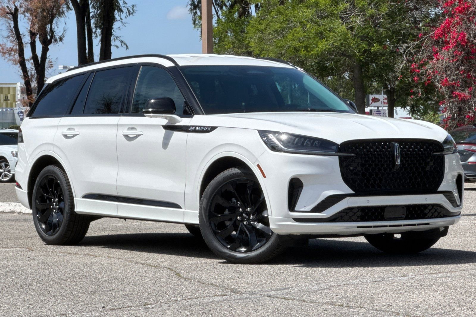 New 2026 Lincoln Aviator AWD w/ Jet Appearance Package image 2