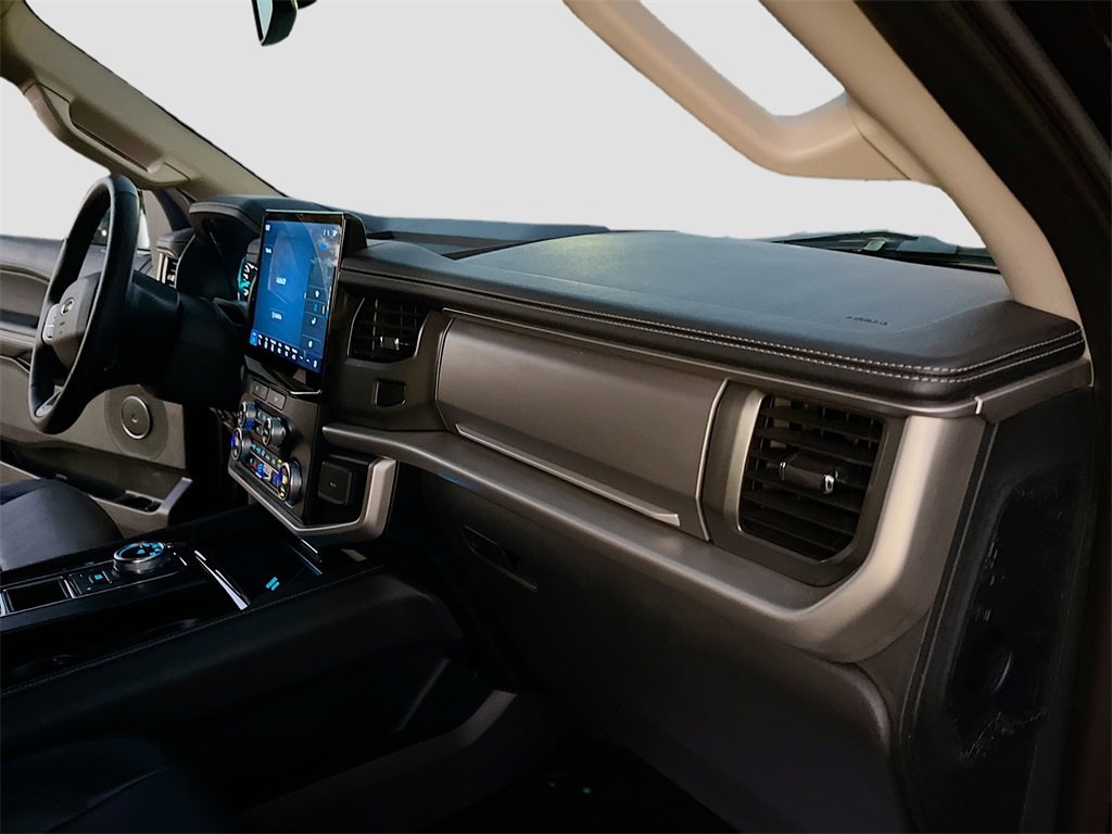 Used 2024 Ford Expedition XLT image 31