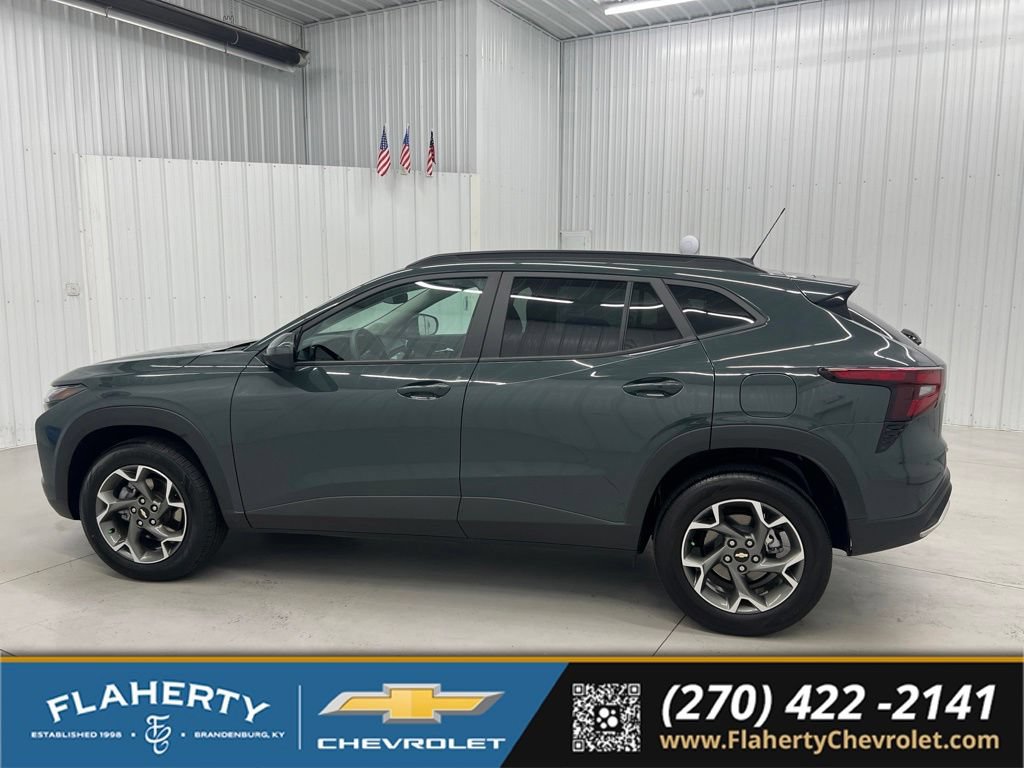 Used 2025 Chevrolet Trax LT FWD image 5