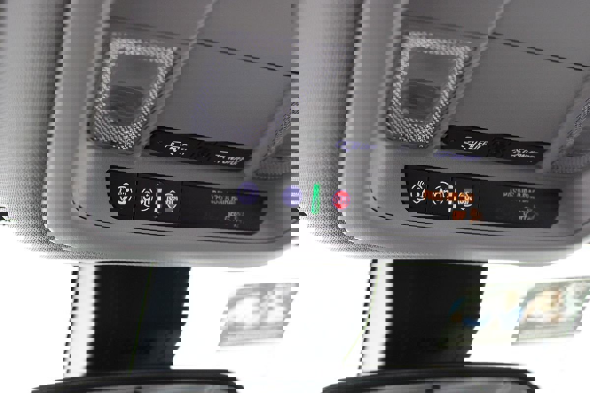 Used 2023 GMC Terrain SLE w/ Driver Convenience Package image 19