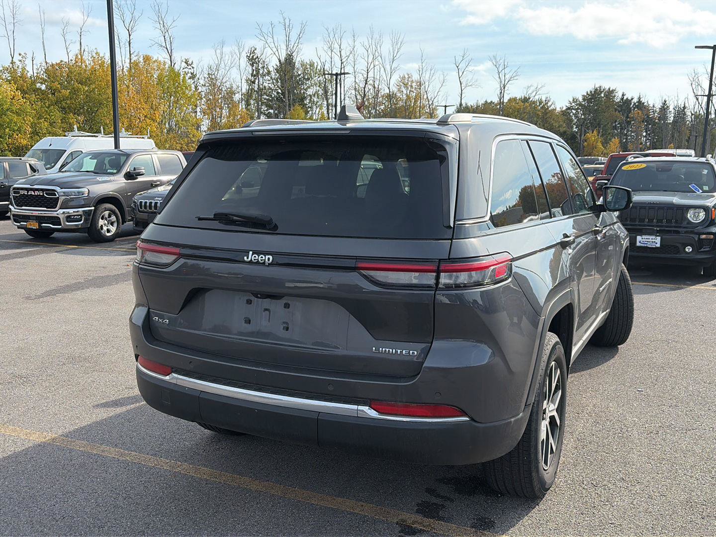 Used 2023 Jeep Grand Cherokee Limited AWD/4WD image 2