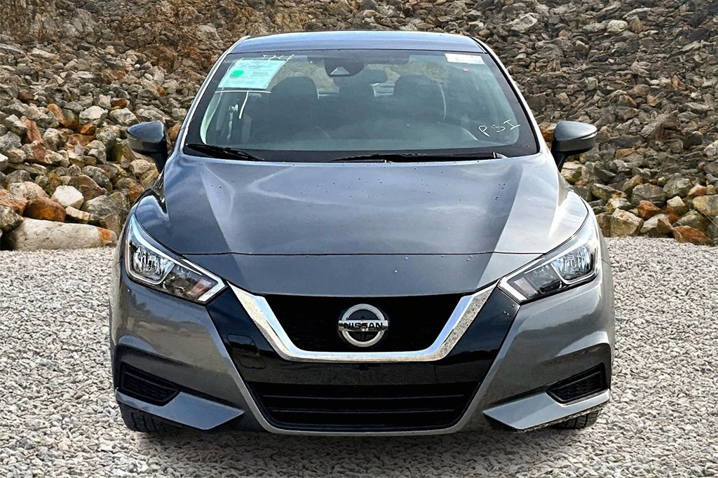 Used 2021 Nissan Versa SV image 3
