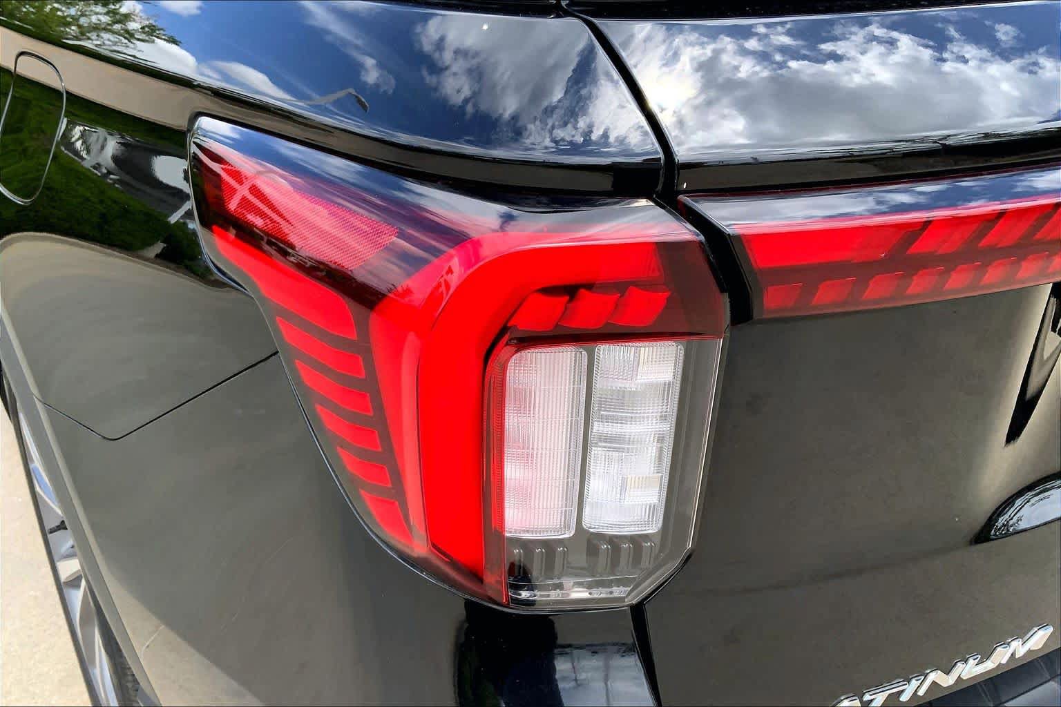 Used 2025 Ford Explorer Platinum w/ Ultimate Package AWD/4WD image 27