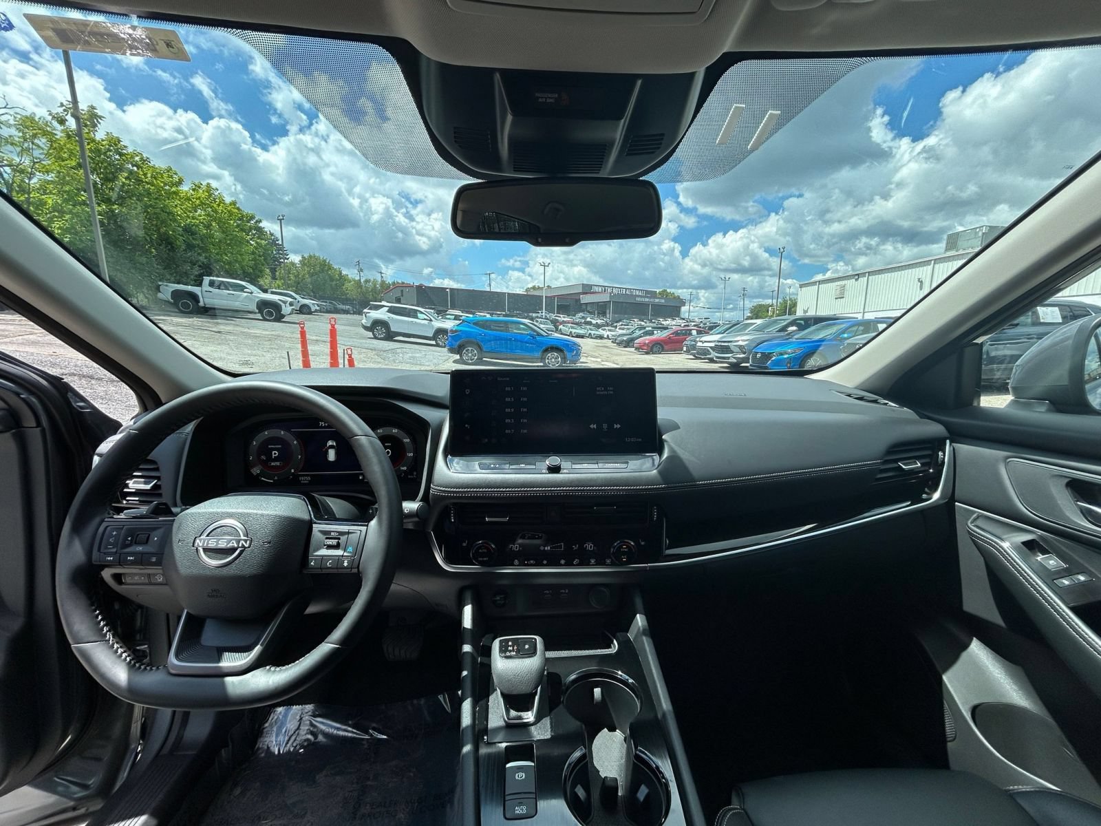Used 2026 Nissan Rogue SL AWD/4WD image 29