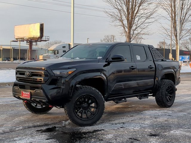 Used 2025 Toyota Tacoma SR5 image 2