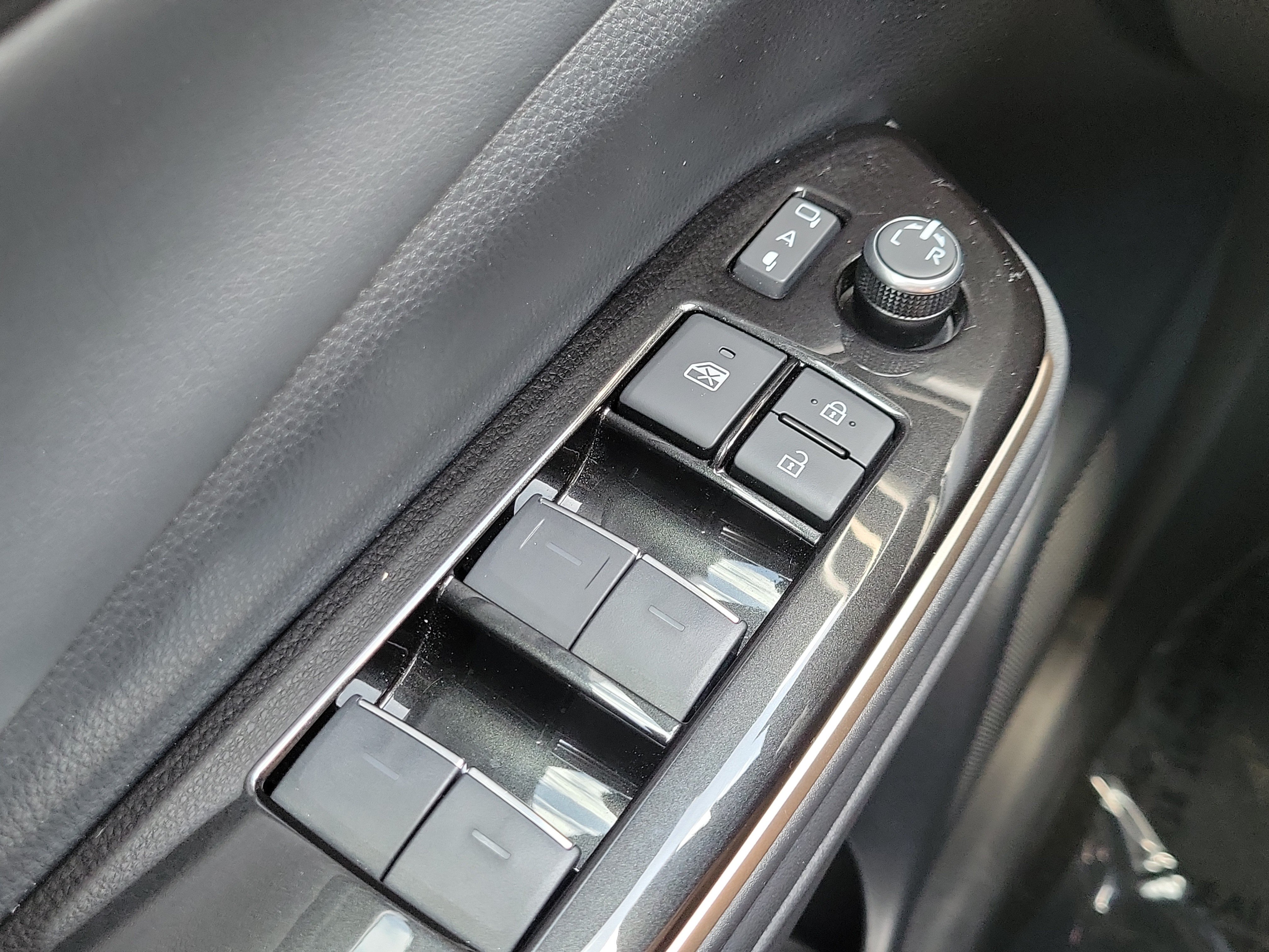 Used 2025 Toyota Crown Signia AWD/4WD image 25