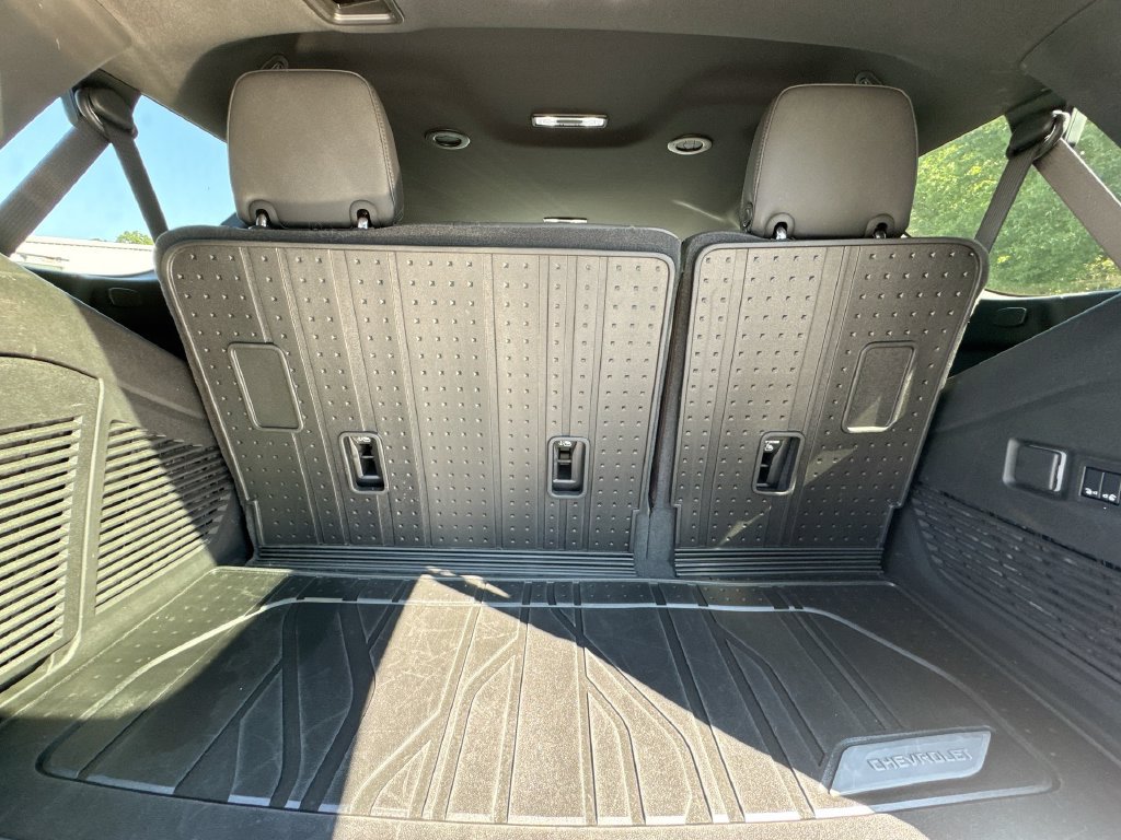 Used 2025 Chevrolet Tahoe High Country AWD/4WD image 35