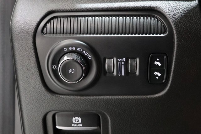 Used 2024 Jeep Wagoneer Series III w/ Premium Group I AWD/4WD image 20