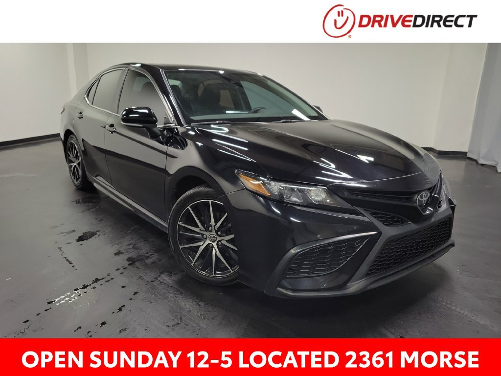 Used 2024 Toyota Camry SE w/ Cold Weather Package FWD image 1