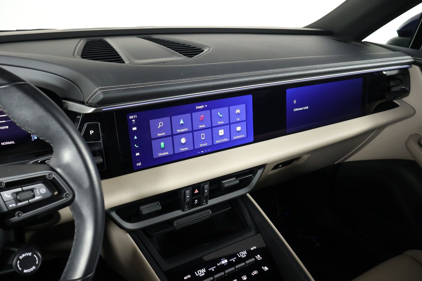 Certified 2024 Porsche Macan 4 Electric AWD/4WD image 13