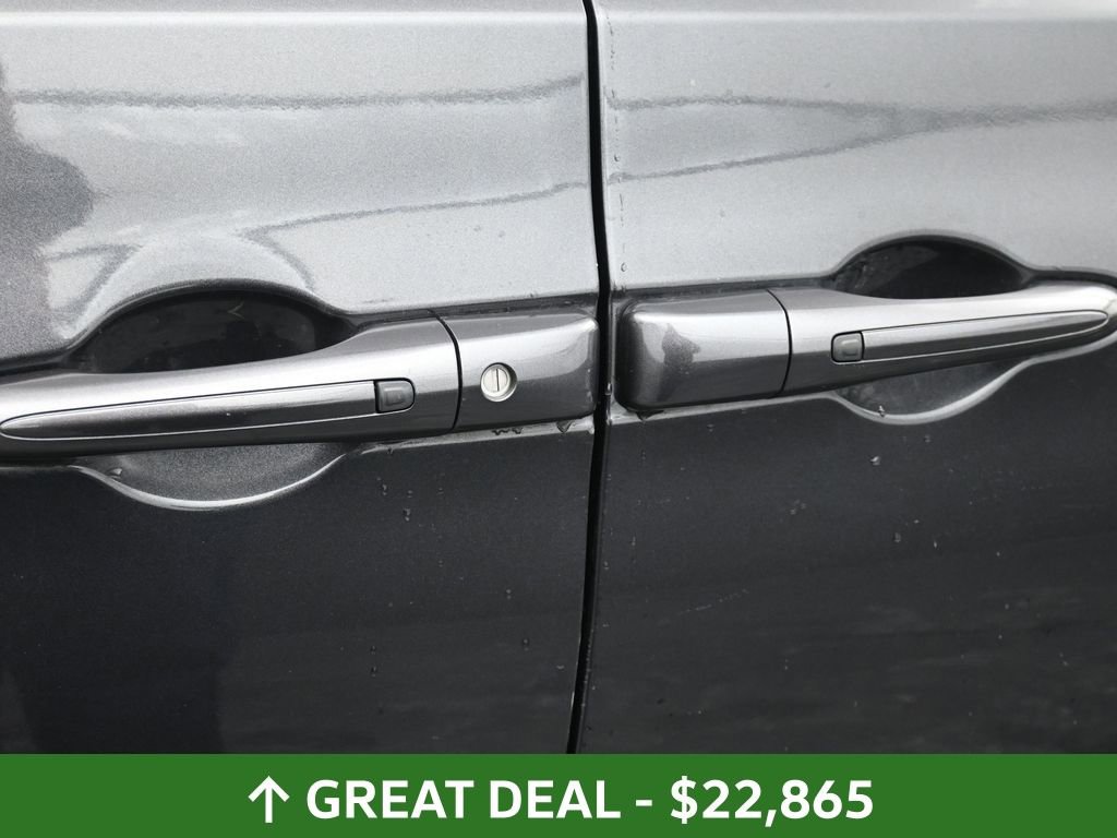 Used 2023 Chrysler Pacifica Touring-L image 18