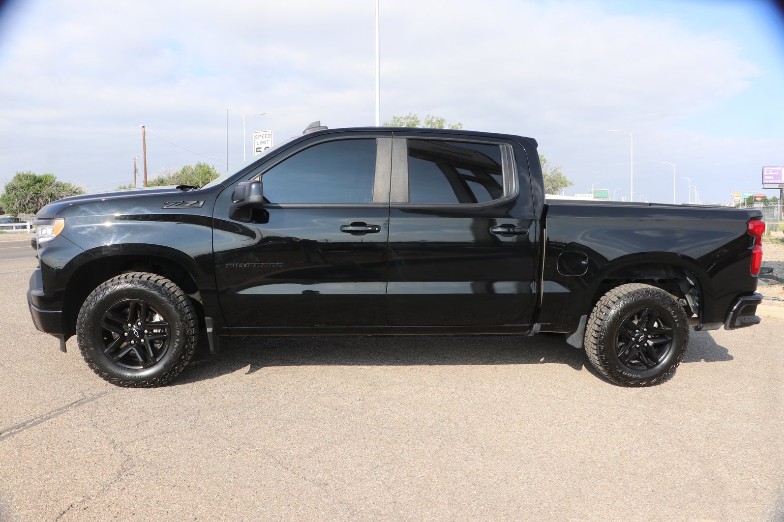 Used 2023 Chevrolet Silverado 1500 RST w/ Z71 Off-Road Package AWD/4WD image 4